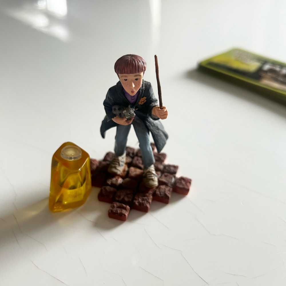 Harry Potter Ron Weasley Mini Figurine with Story Scope